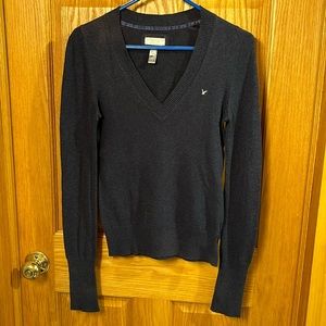 American Eagle medium VNeck Sweater